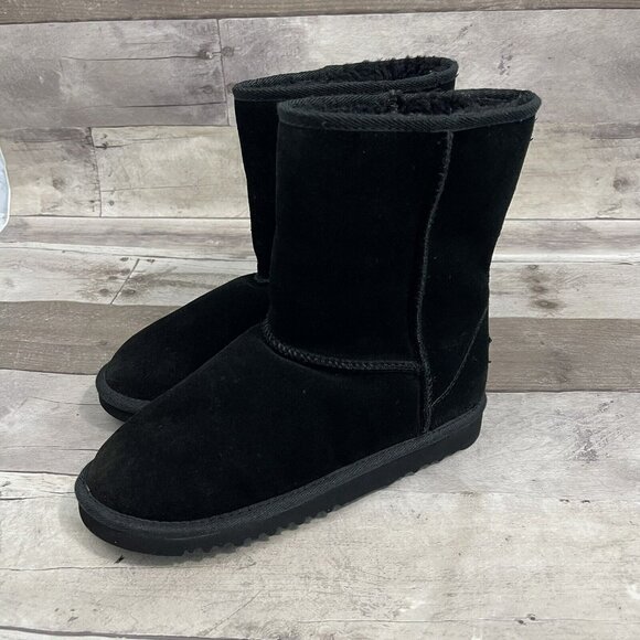 UGG Other - Ugg Classic Short II Suede Boots Black Shearling Lining Size 4